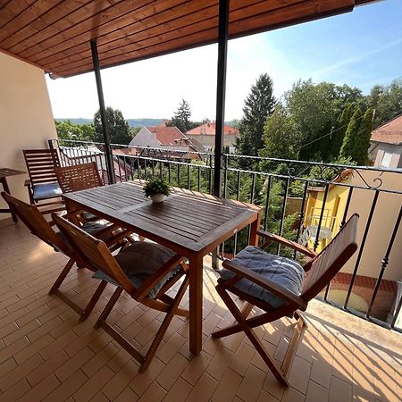Pacsirta Apartman Grand Еґер Екстер'єр фото