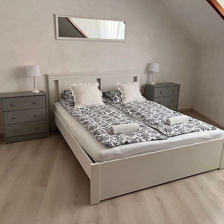 Pacsirta Apartman Grand Еґер Екстер'єр фото