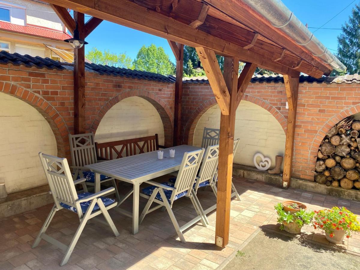 Pacsirta Apartman Grand Еґер Екстер'єр фото