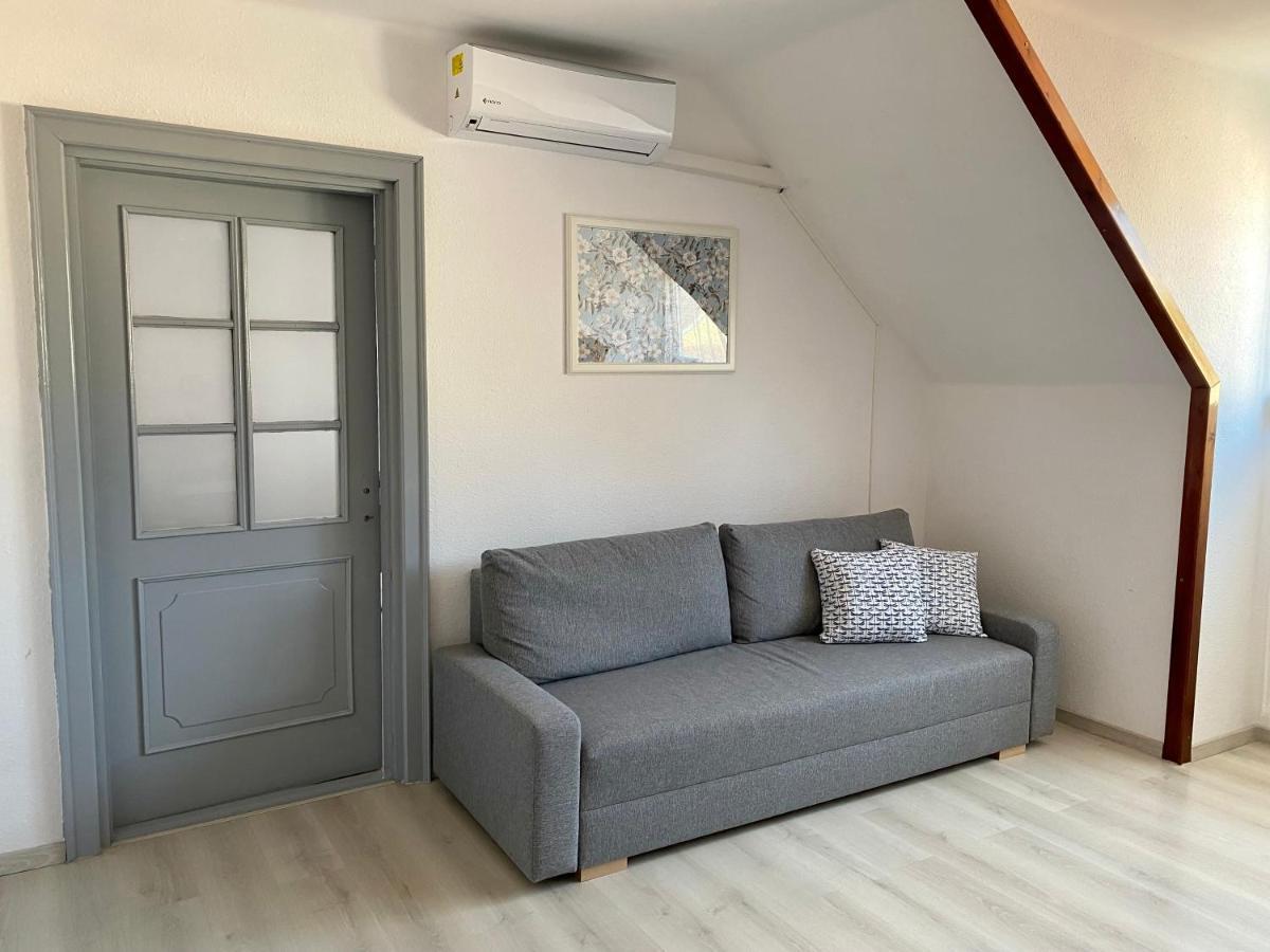 Pacsirta Apartman Grand Еґер Екстер'єр фото