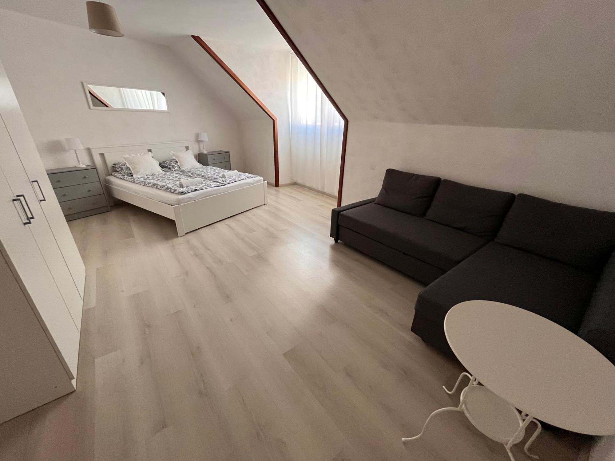 Pacsirta Apartman Grand Еґер Екстер'єр фото