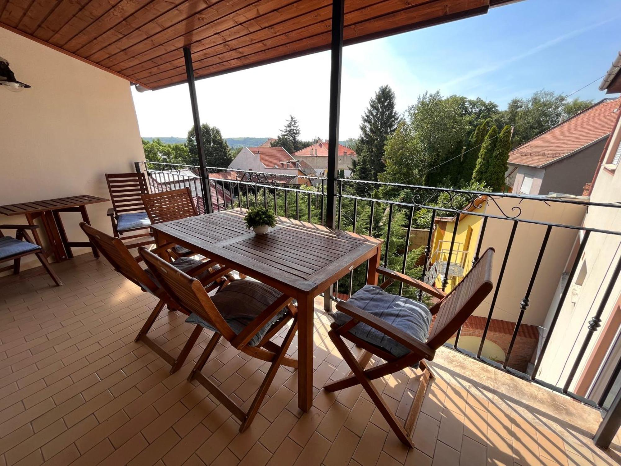Pacsirta Apartman Grand Еґер Екстер'єр фото