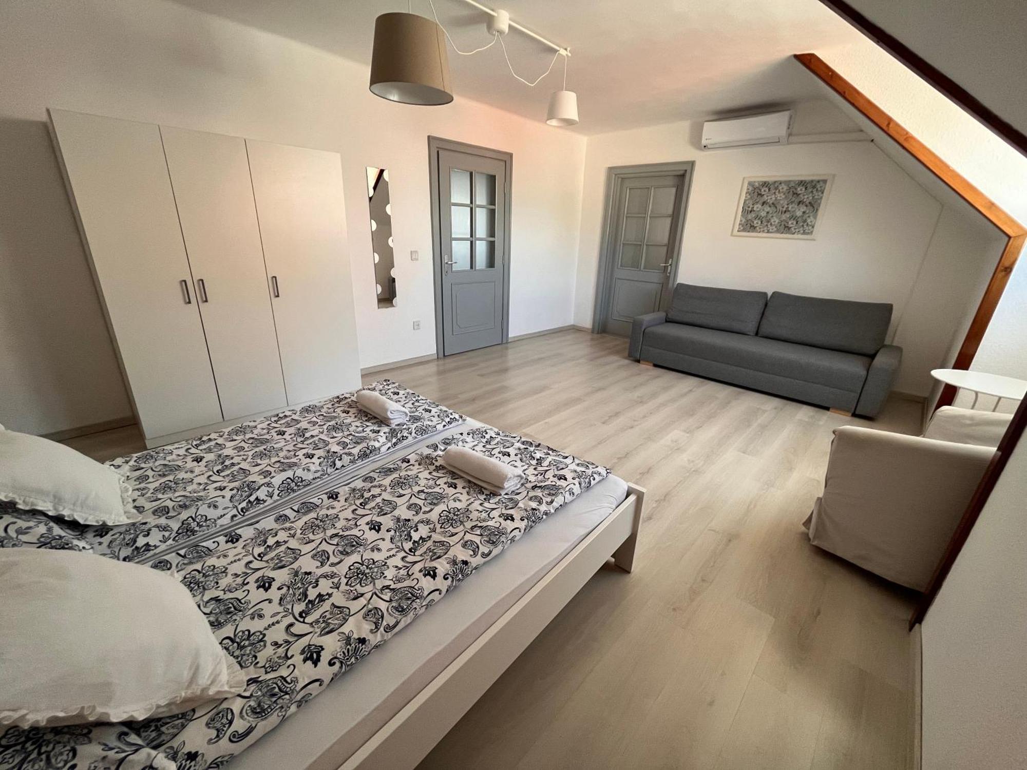 Pacsirta Apartman Grand Еґер Екстер'єр фото