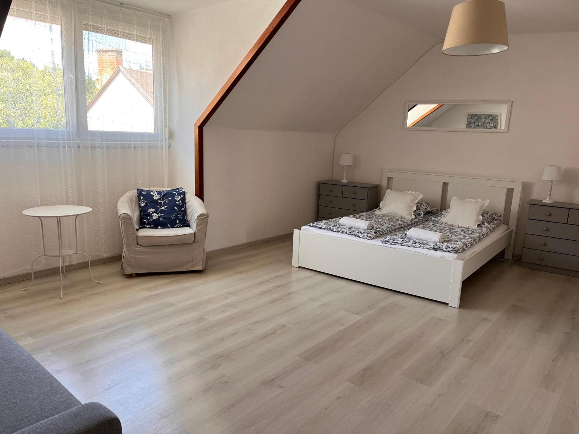 Pacsirta Apartman Grand Еґер Екстер'єр фото