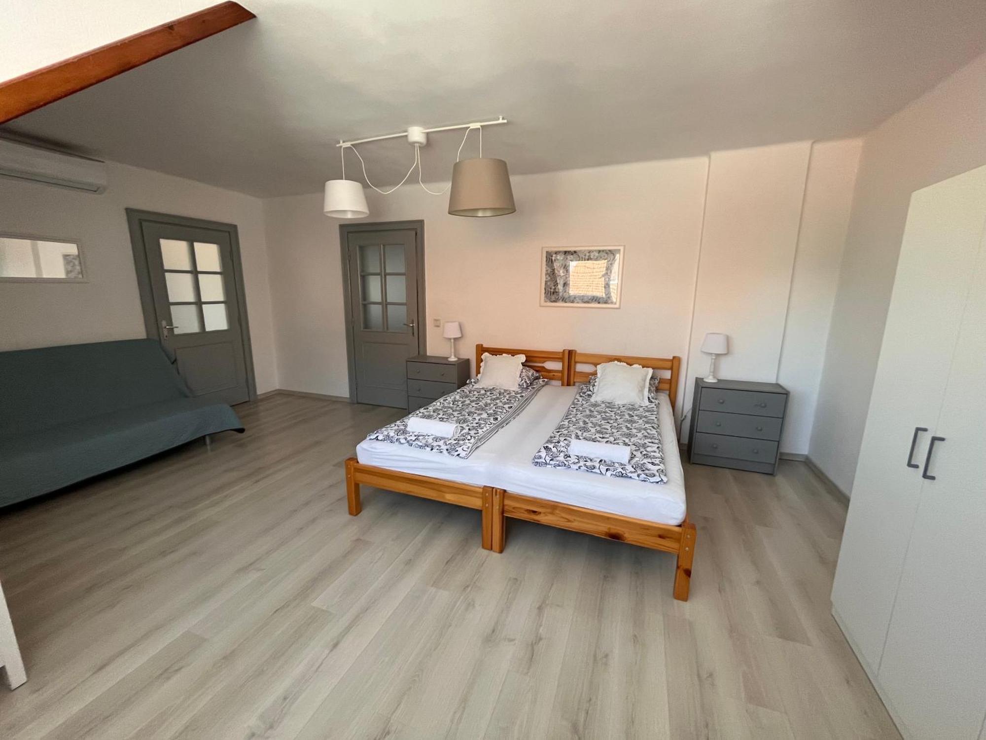 Pacsirta Apartman Grand Еґер Екстер'єр фото