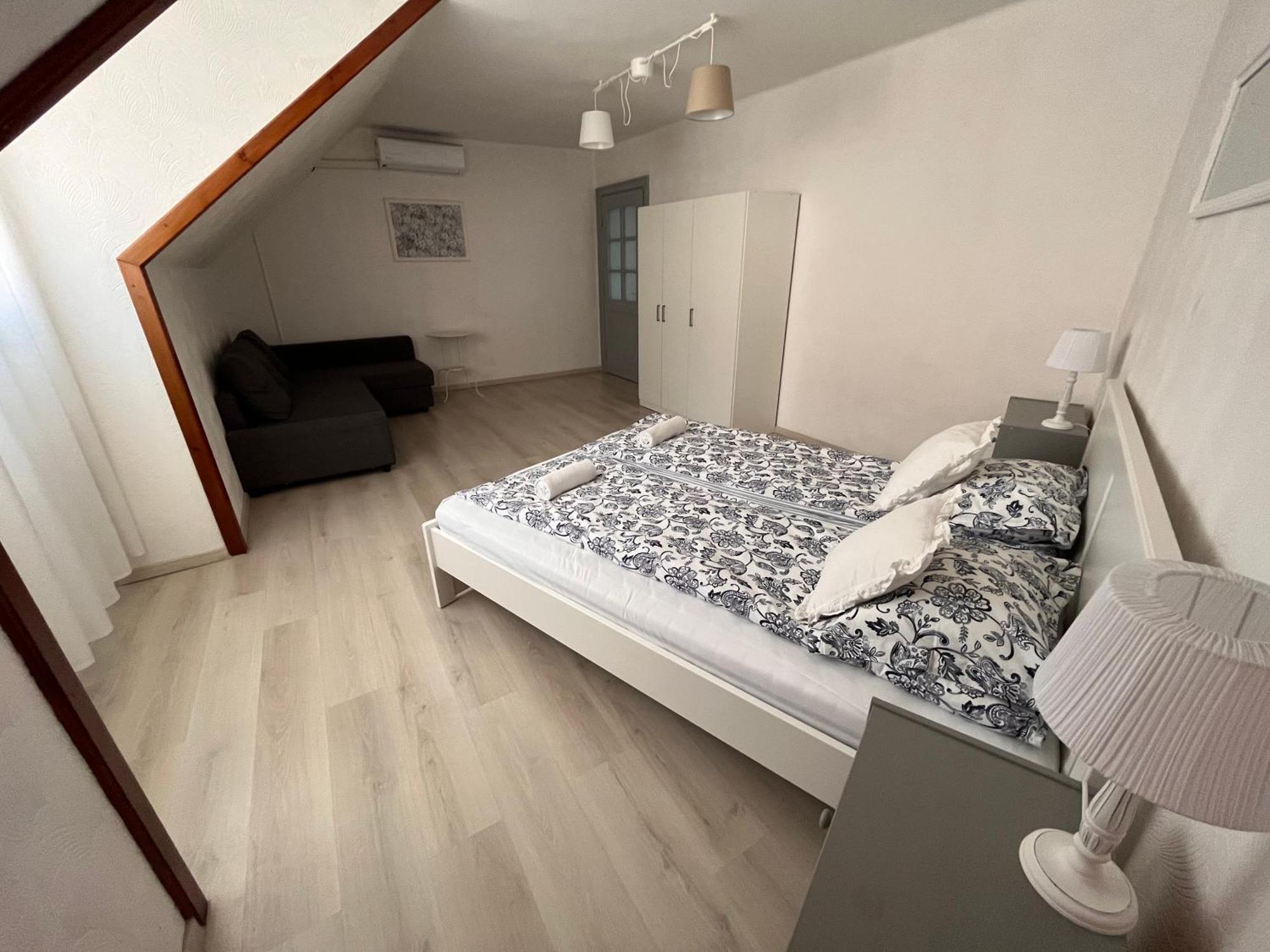 Pacsirta Apartman Grand Еґер Екстер'єр фото
