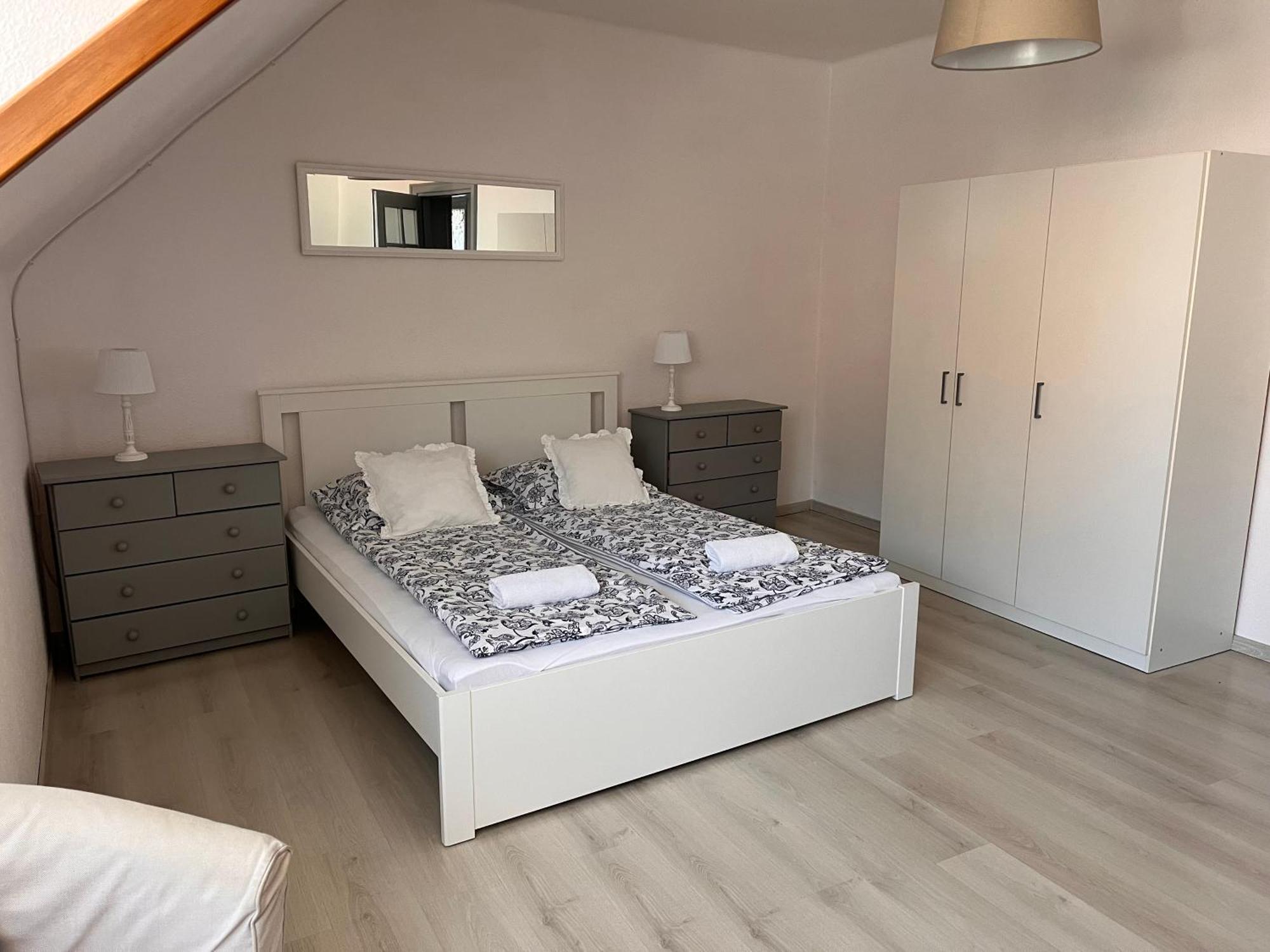 Pacsirta Apartman Grand Еґер Екстер'єр фото