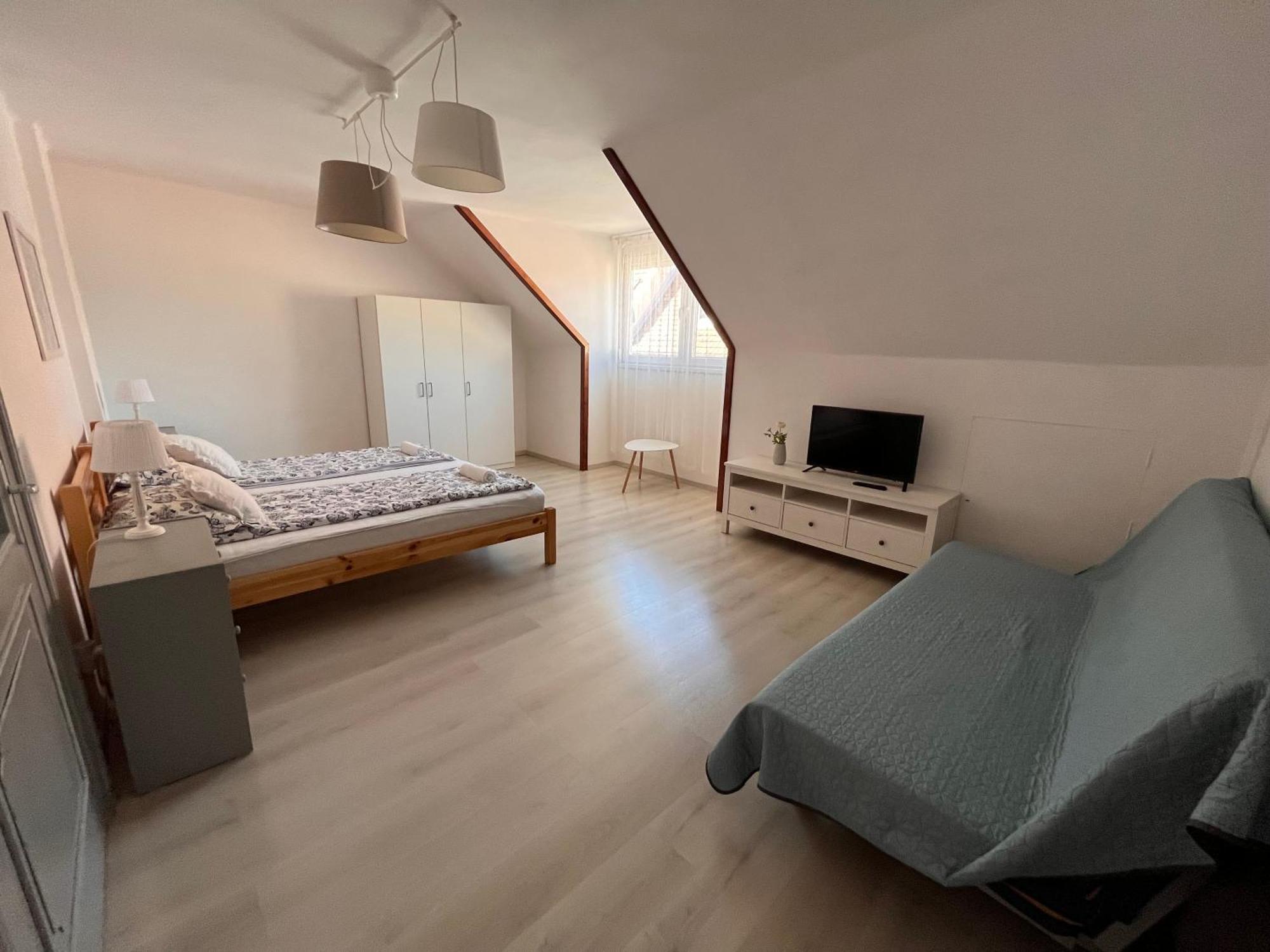 Pacsirta Apartman Grand Еґер Екстер'єр фото