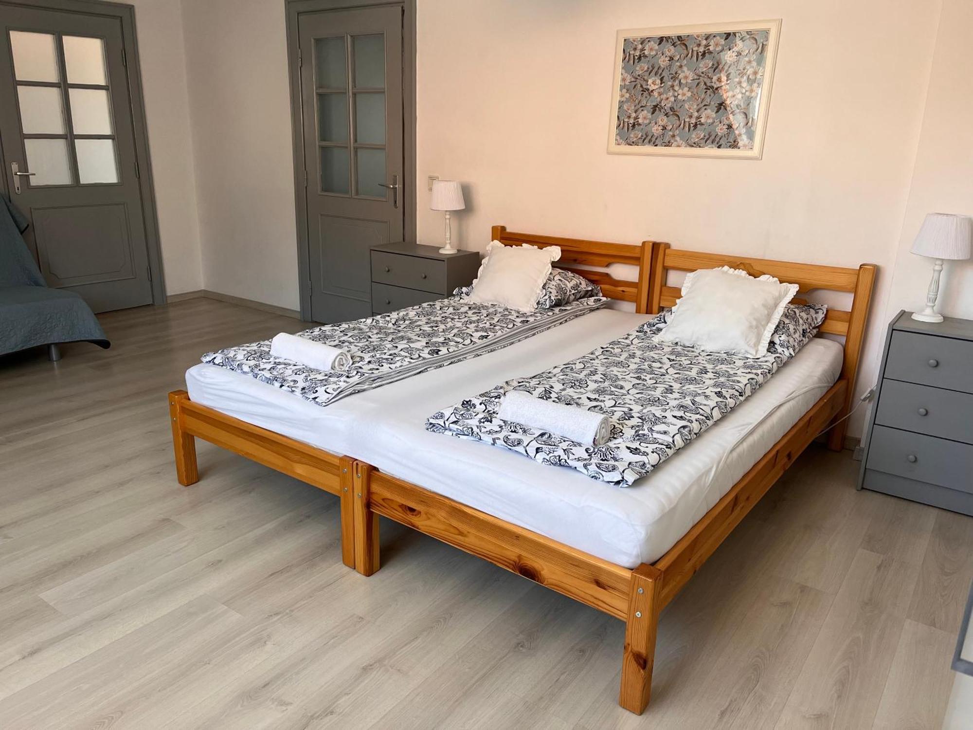 Pacsirta Apartman Grand Еґер Екстер'єр фото